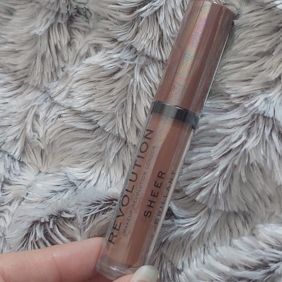 New makeup revolution lip gloss Sheer Hustle - Picture 1 of 4
